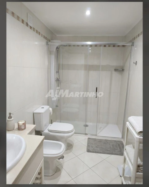 Apartamento T2 para Arrendamento em Águas Livres