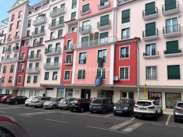 Apartamento T2 para Arrendamento em Águas Livres