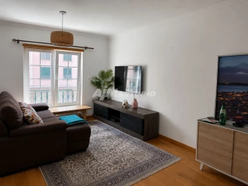Apartamento T2 para Arrendamento em Águas Livres