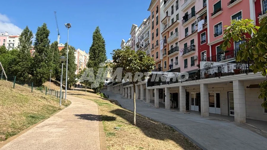 Apartamento T2 para Arrendamento em Águas Livres