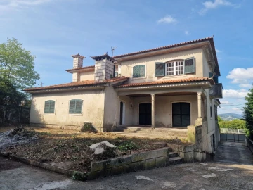 Moradia T5 para Venda em Brufe