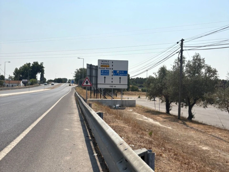 Terreno Comércio / Armazém para Venda em Quinta do Anjo Foto 4