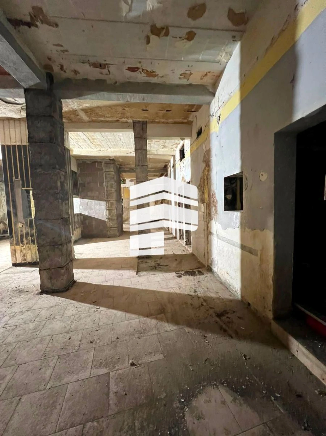 Loja para Arrendamento em Funchal (São Pedro) Foto 6