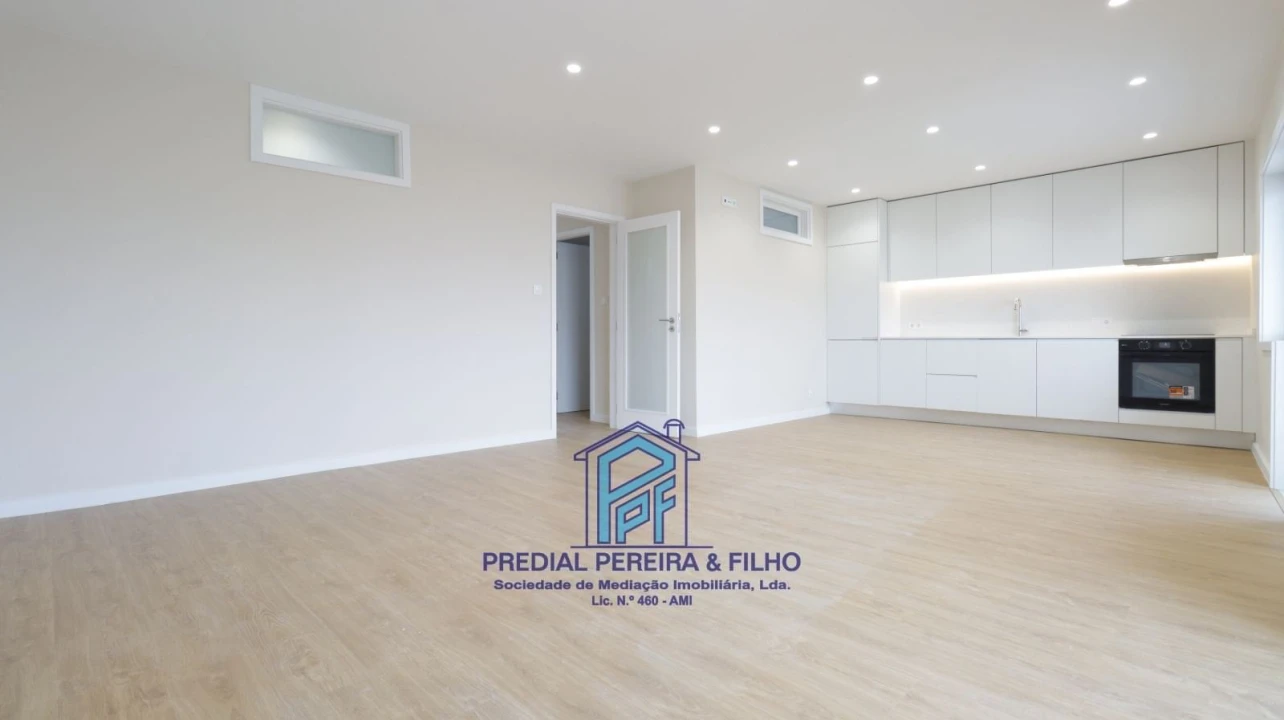 Apartamento T5 para Venda em Cidade da Maia Foto 1