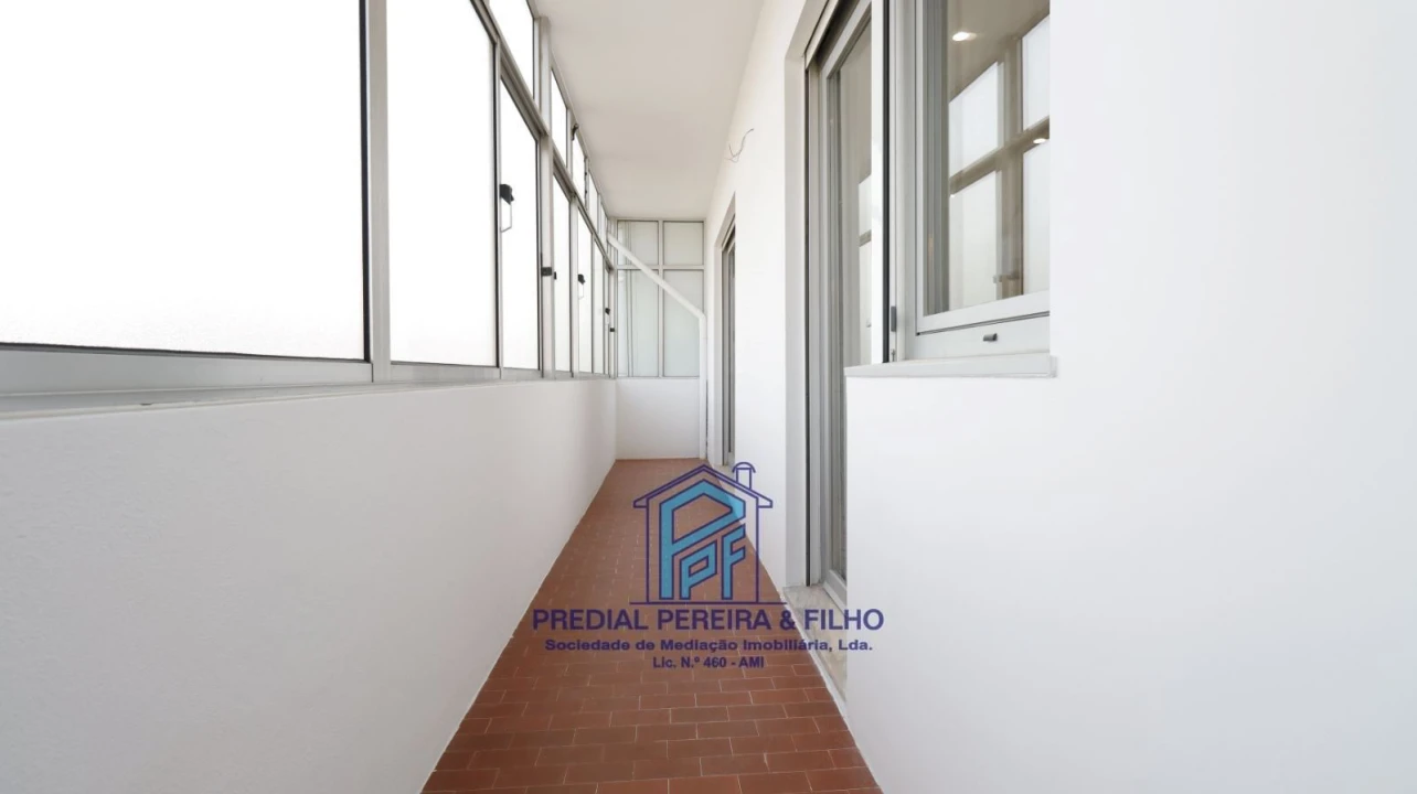 Apartamento T5 para Venda em Cidade da Maia Foto 8
