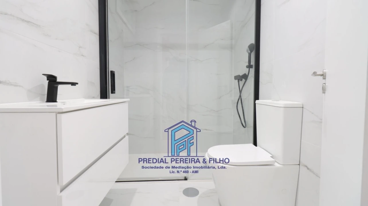 Apartamento T5 para Venda em Cidade da Maia Foto 11