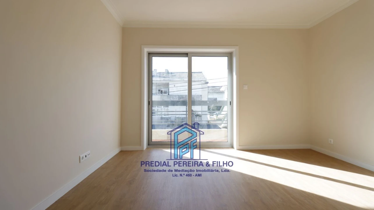 Apartamento T5 para Venda em Cidade da Maia Foto 13