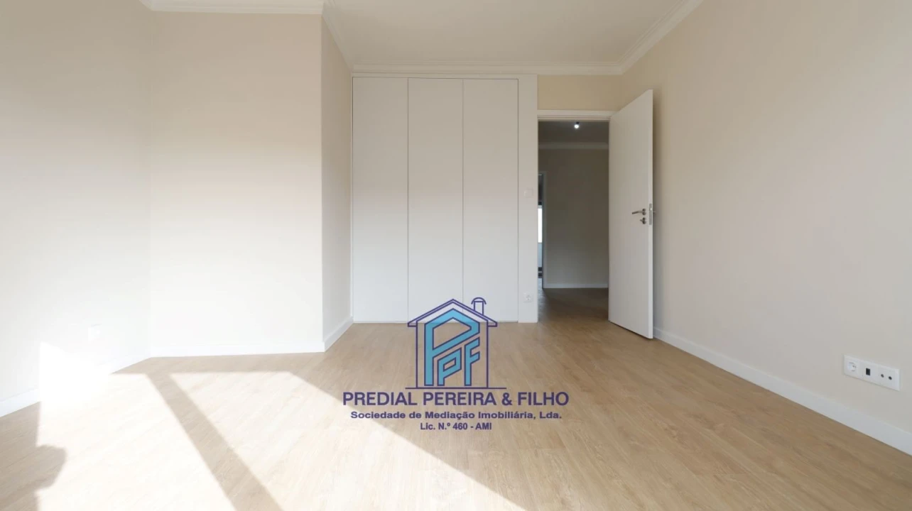 Apartamento T5 para Venda em Cidade da Maia Foto 14
