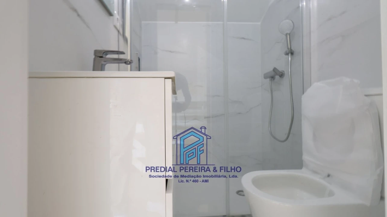 Apartamento T5 para Venda em Cidade da Maia Foto 23