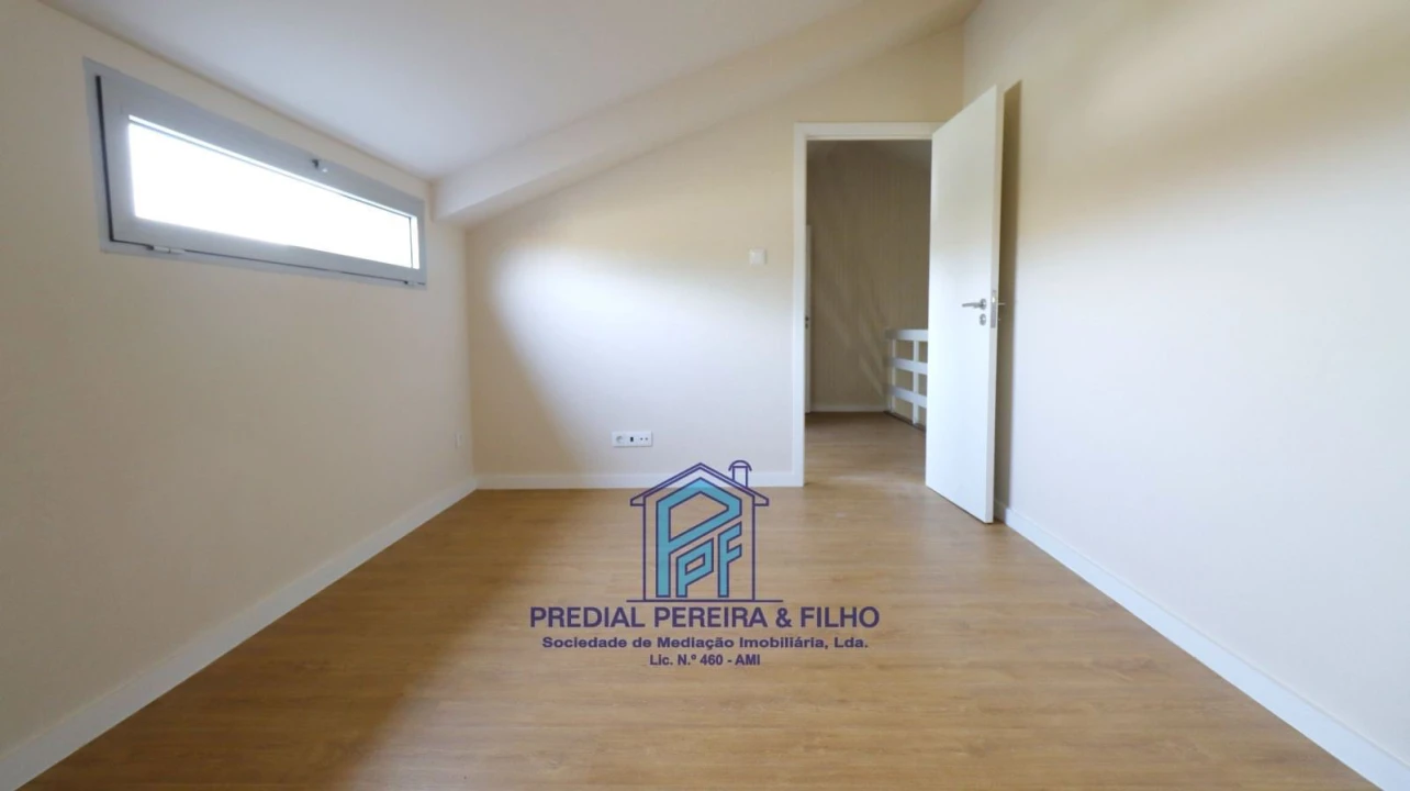 Apartamento T5 para Venda em Cidade da Maia Foto 27