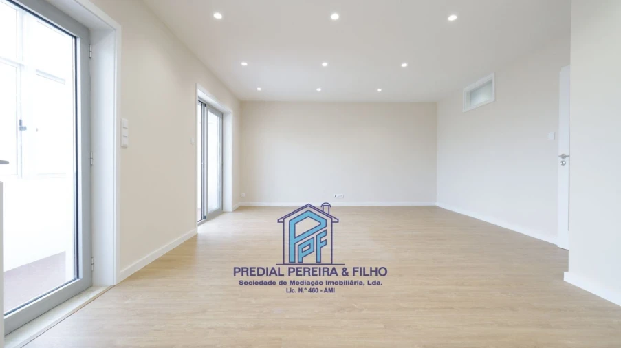 Apartamento T5 para Venda em Cidade da Maia Foto 2