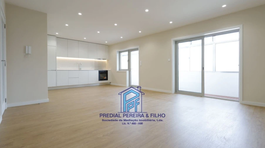 Apartamento T5 para Venda em Cidade da Maia Foto 3