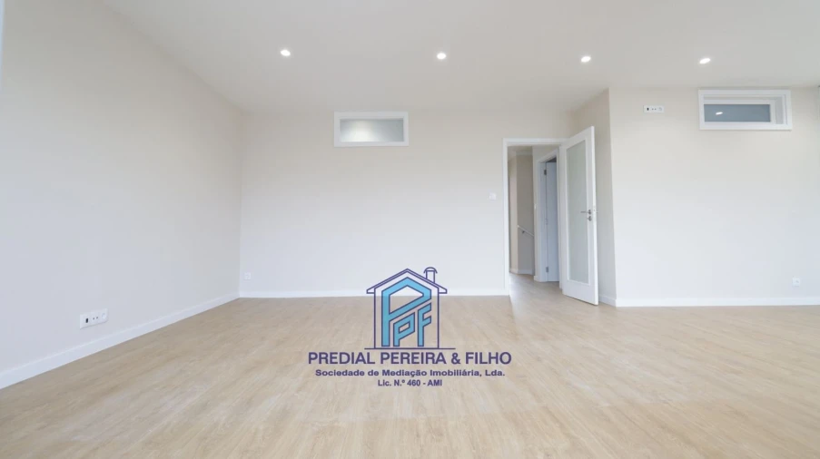 Apartamento T5 para Venda em Cidade da Maia Foto 5