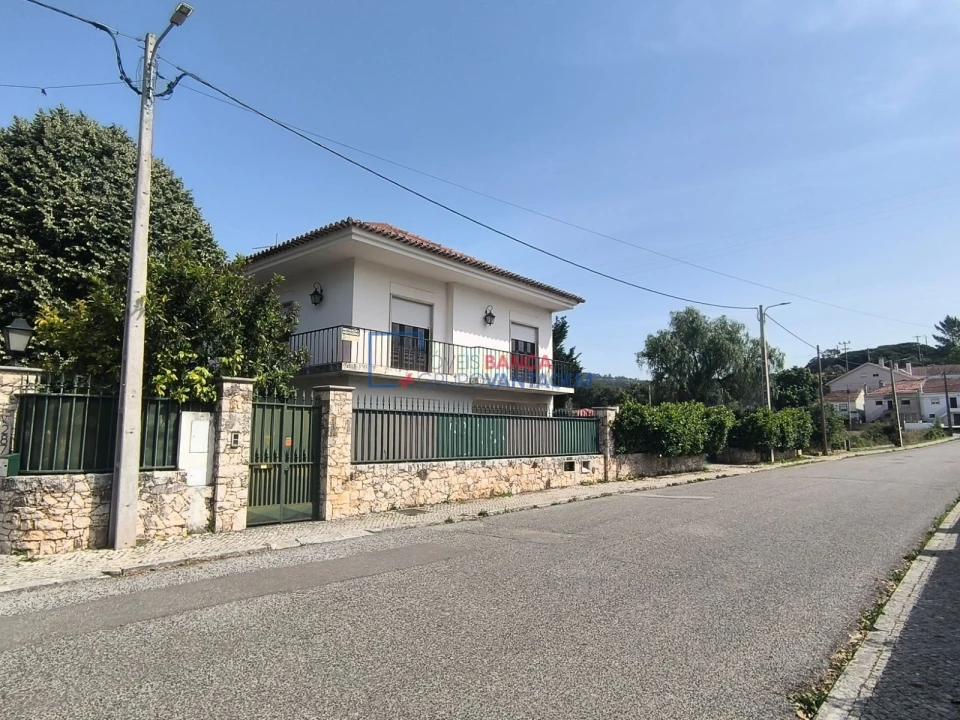 Moradia T4 para Venda em Minde Foto 1