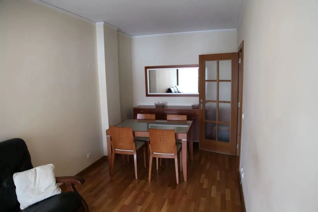Apartamento T1 para Arrendamento em Lordelo do Ouro e Massarelos Foto 2