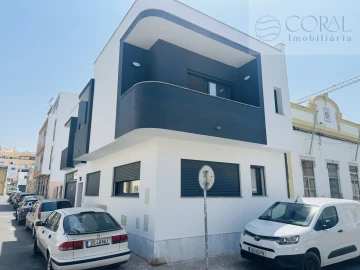 Moradia T3 para Venda em Faro (Sé e São Pedro)