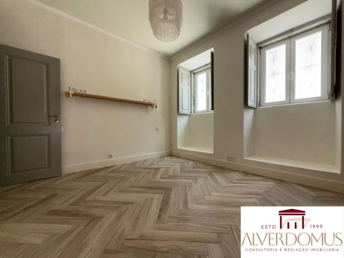 Apartamento T2 para Venda em Arroios Foto 35