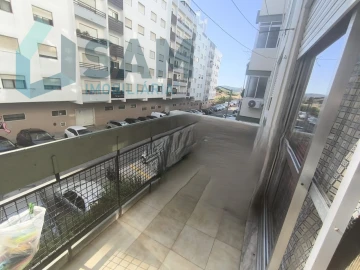 Apartamento T1 para Venda em Massamá e Monte Abraão