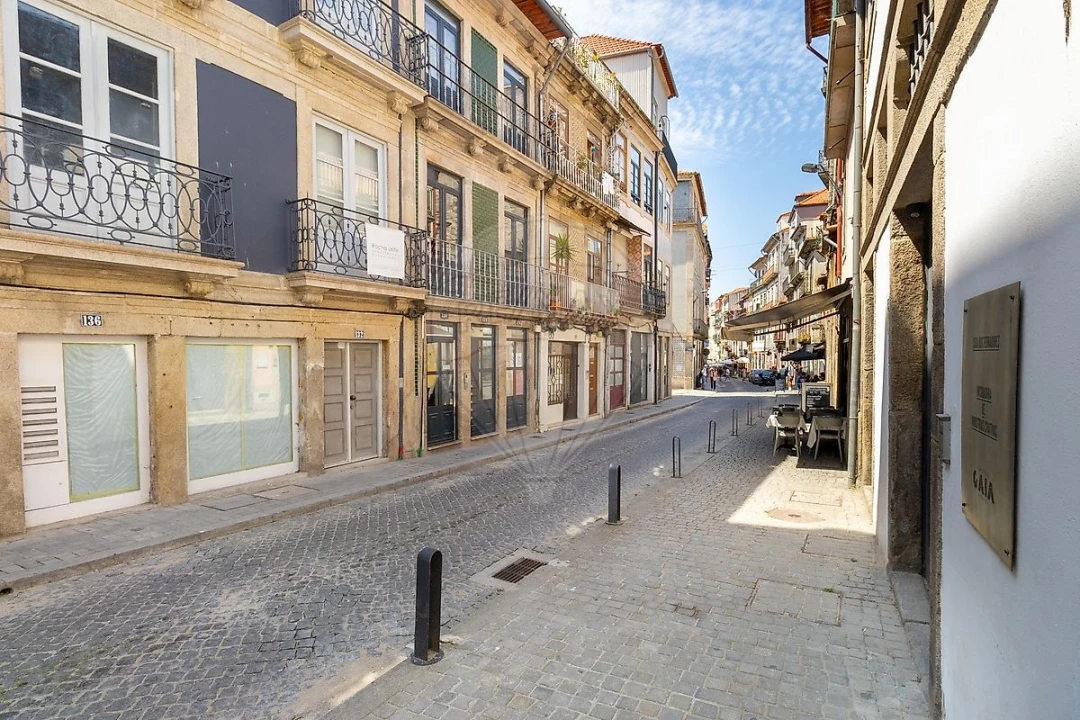 Prédio para Venda em Santa Marinha e São Pedro da Afurada Foto 2