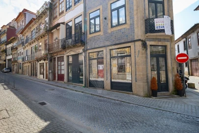 Prédio para Venda em Santa Marinha e São Pedro da Afurada