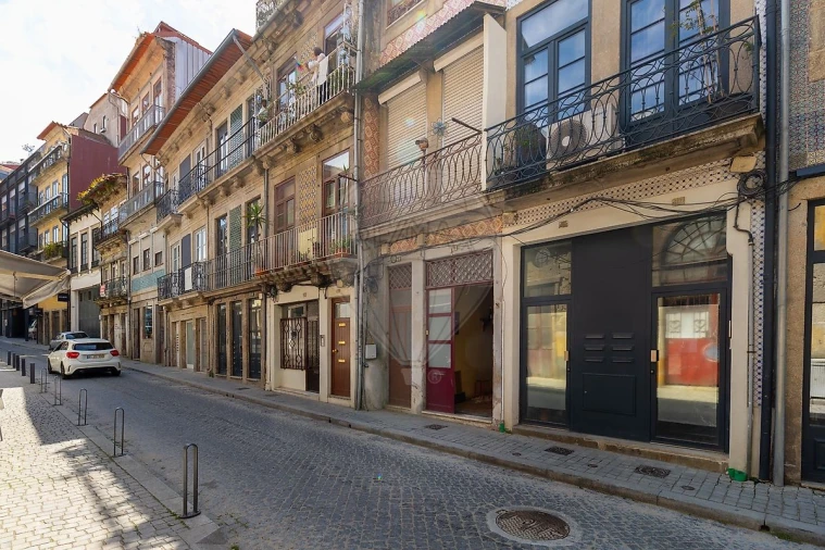 Prédio para Venda em Santa Marinha e São Pedro da Afurada Foto 5
