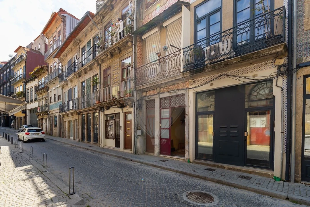 Prédio para Venda em Santa Marinha e São Pedro da Afurada Foto 5