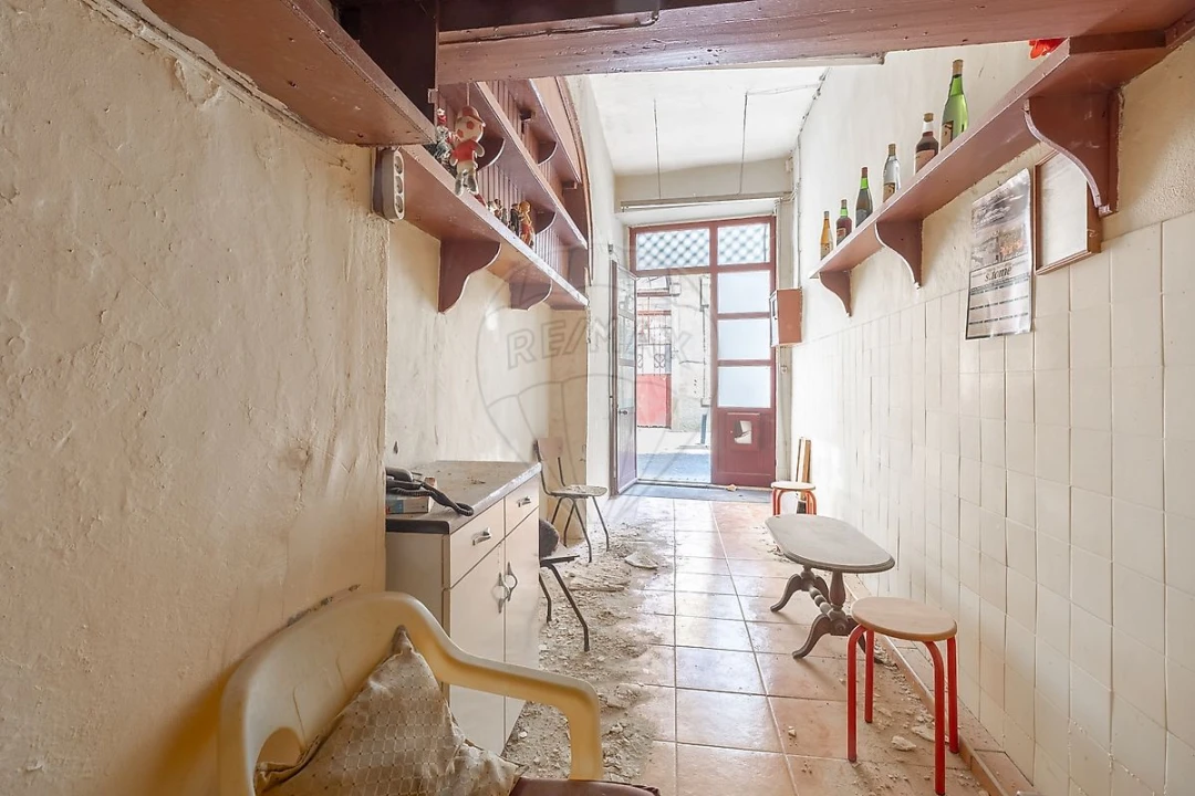 Prédio para Venda em Santa Marinha e São Pedro da Afurada Foto 4