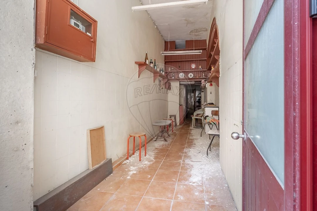 Prédio para Venda em Santa Marinha e São Pedro da Afurada Foto 3