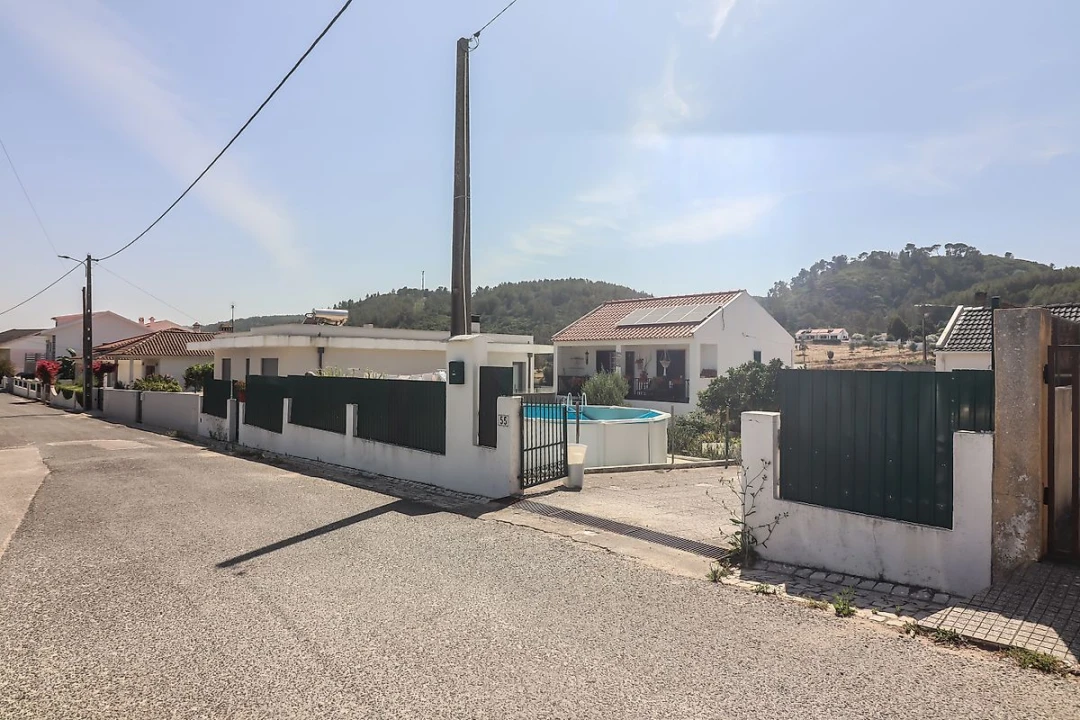 Moradia T1 para Venda em Ota Foto 3