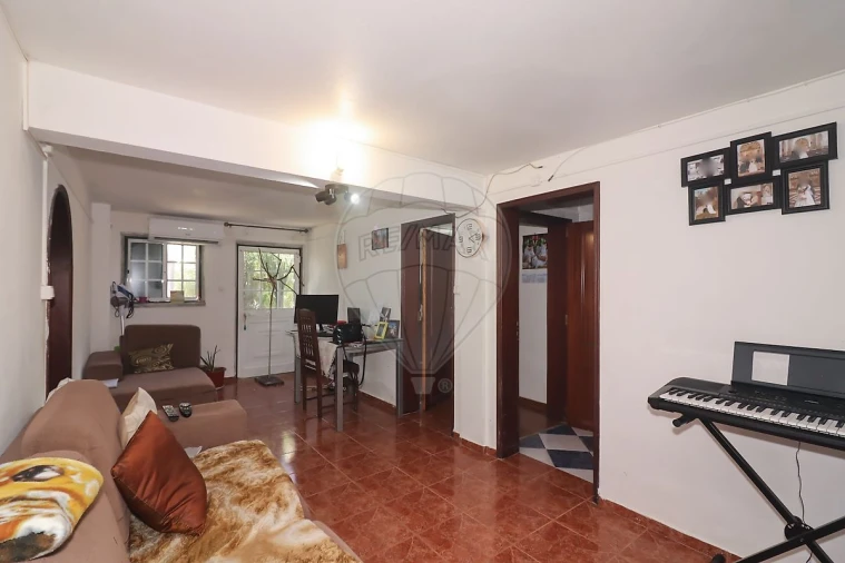 Moradia T1 para Venda em Ota Foto 6