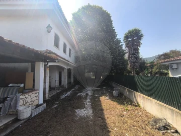 Moradia T4 para Venda em Minde