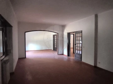 Moradia T4 para Venda em Minde