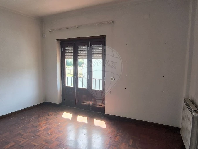 Moradia T4 para Venda em Minde Foto 2