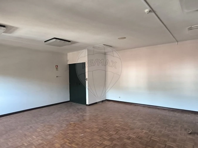 Moradia T4 para Venda em Minde Foto 6