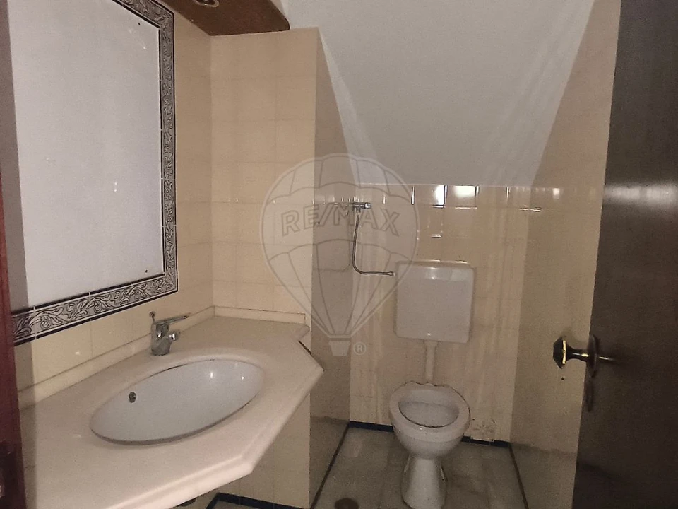 Moradia T4 para Venda em Minde Foto 3