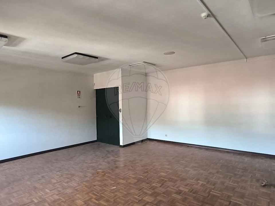 Moradia T4 para Venda em Minde Foto 6