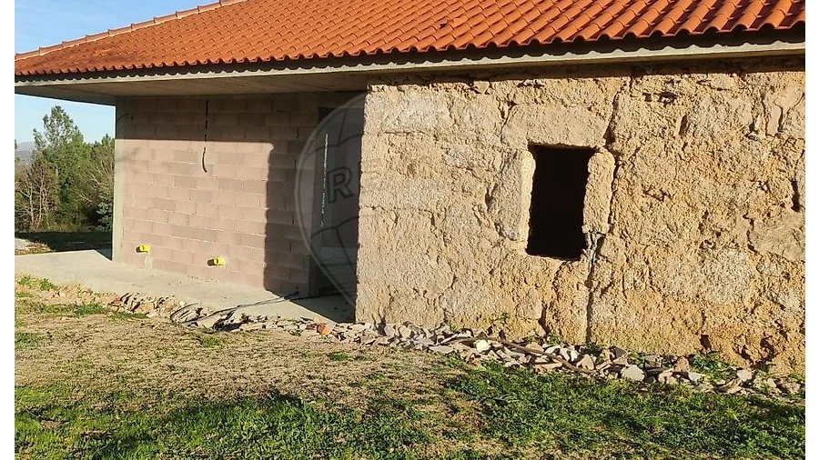 Moradia T3 para Venda em Teixoso e Sarzedo