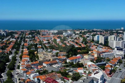 Moradia T5 para Arrendamento em Ramalde