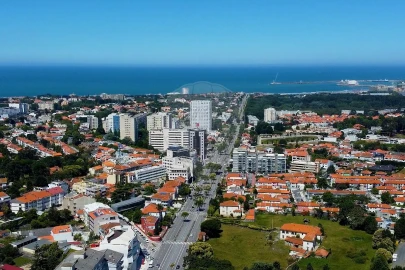 Moradia T5 para Arrendamento em Ramalde