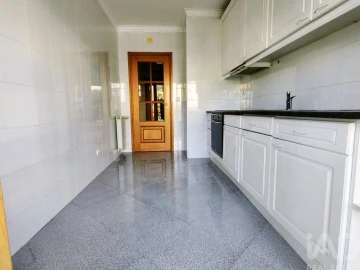 Apartamento T2 para Venda em Subportela, Deocriste e Portela Susã