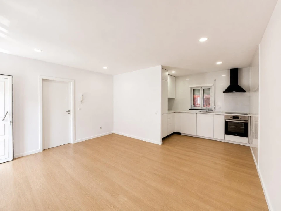 Apartamento T2 para Venda em Trouxemil e Torre de Vilela Foto 1