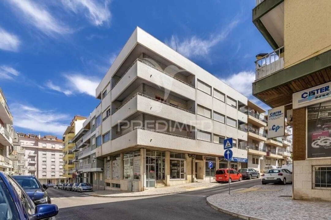 Apartamento T4 para Venda em Aljubarrota Foto 1