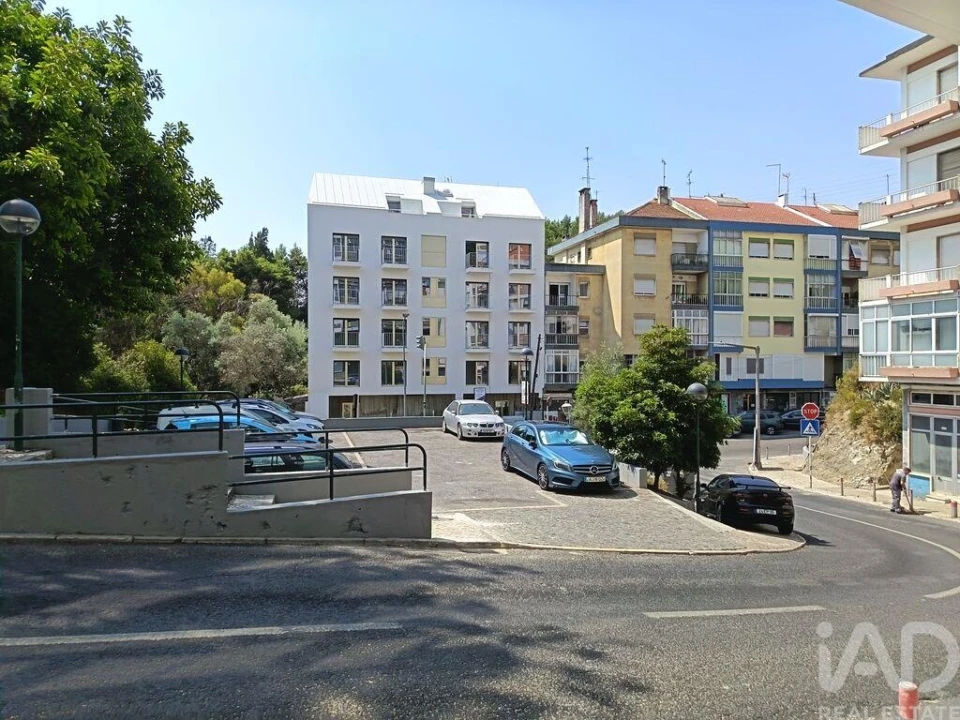 Apartamento T1 para Venda em Sacavém e Prior Velho Foto 2