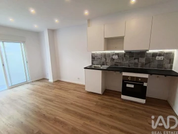 Apartamento T1 para Venda em Sacavém e Prior Velho