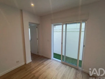Apartamento T1 para Venda em Sacavém e Prior Velho