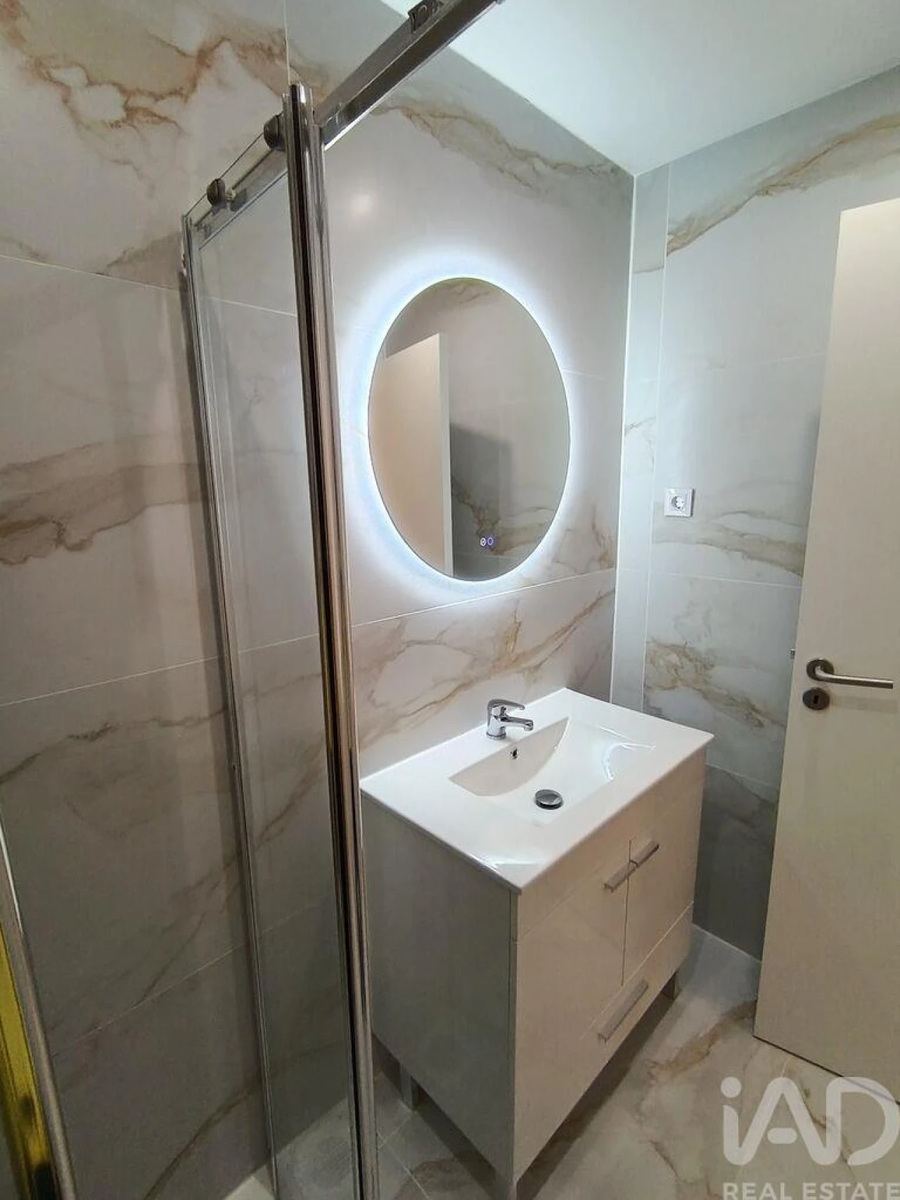 Apartamento T1 para Venda em Sacavém e Prior Velho Foto 18