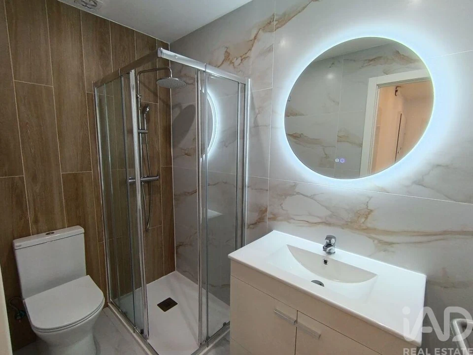 Apartamento T1 para Venda em Sacavém e Prior Velho Foto 17