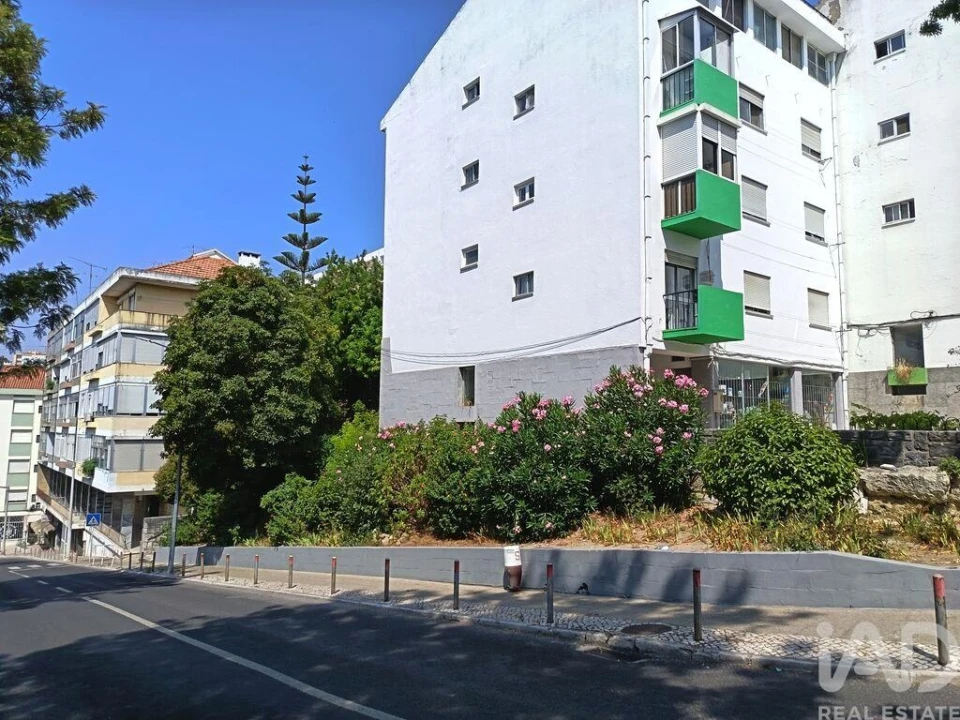 Apartamento T1 para Venda em Sacavém e Prior Velho Foto 23