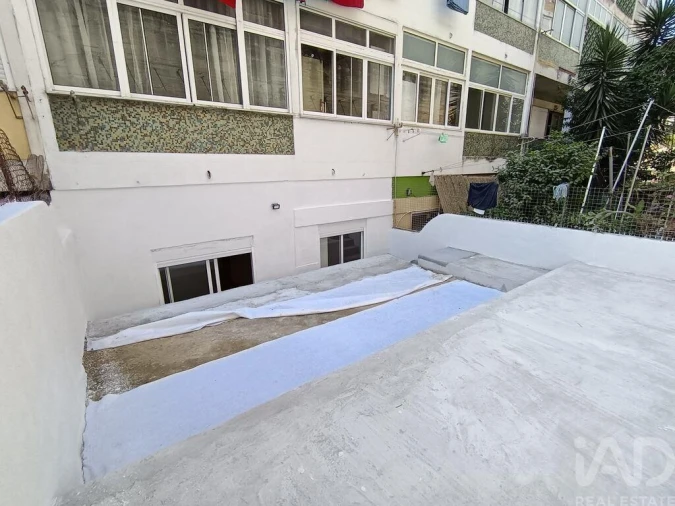 Apartamento T1 para Venda em Sacavém e Prior Velho Foto 7