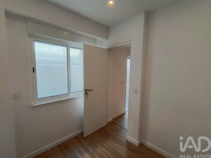 Apartamento T1 para Venda em Sacavém e Prior Velho Foto 11